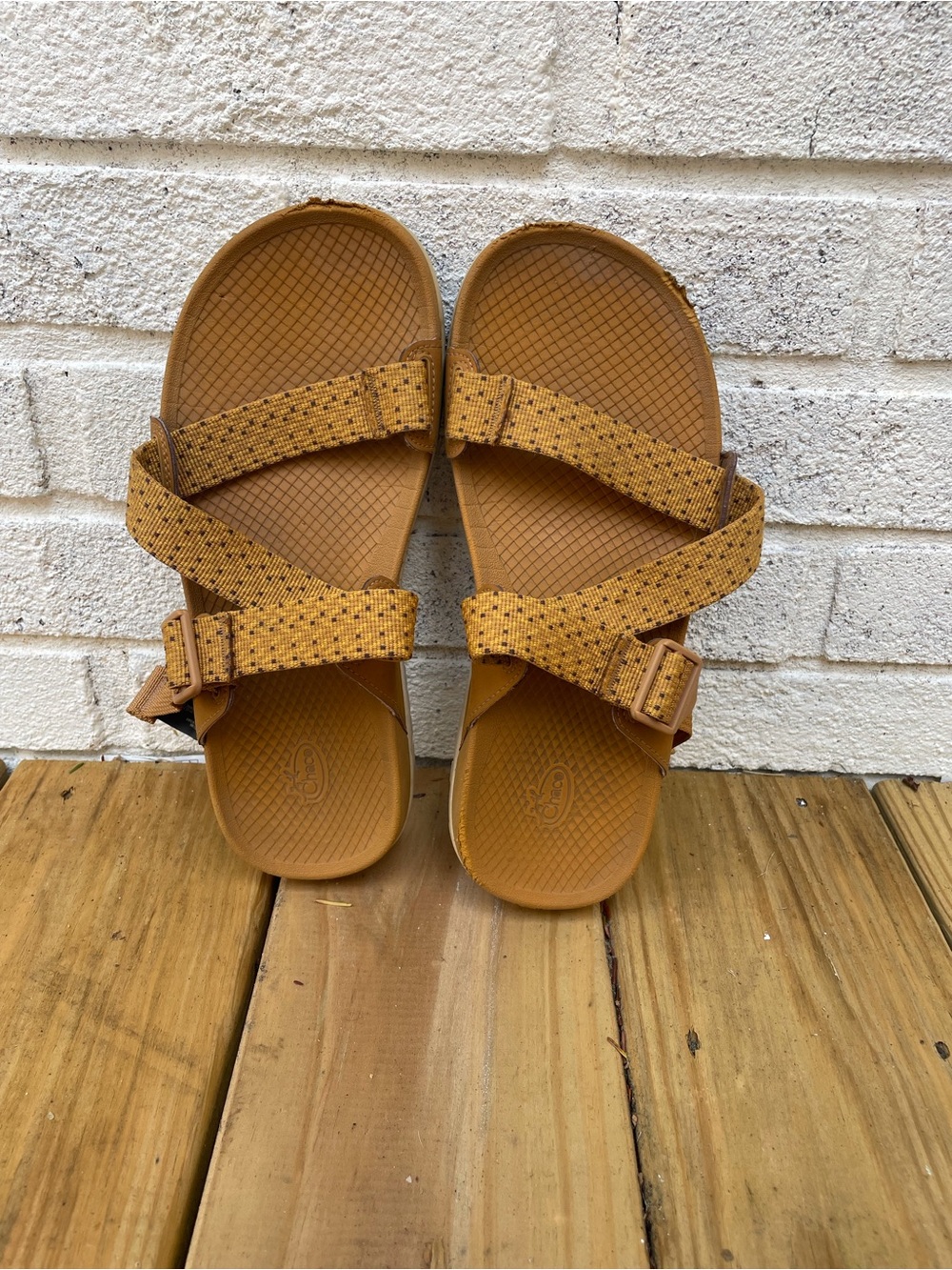 Chaco Mens Homme's Camel Slip on Adjustable Strap Sandals. Size 8